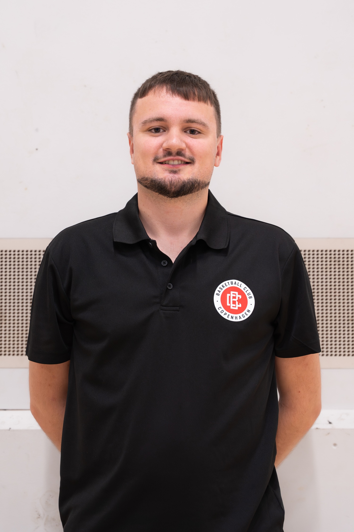 Frederik Travis – Head Coach